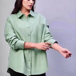 Abercrombie & Fitch | Light Green Button Down Shirt